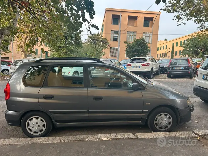 Mitsubishi Space Star 2004 photo 2
