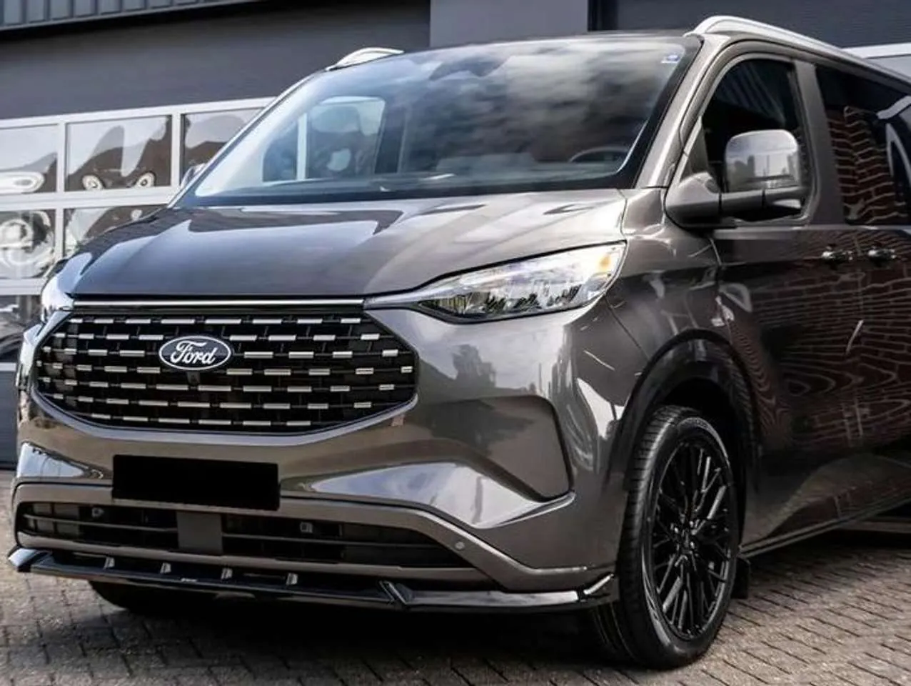Ford Tourneo Custom 2024 photo 2