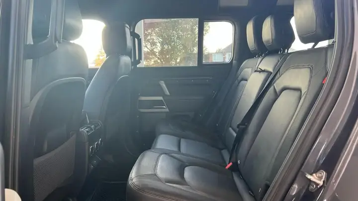 Land Rover Defender 110 2023 photo 4