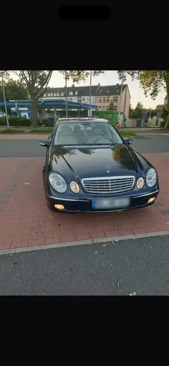 Mercedes-Benz 220