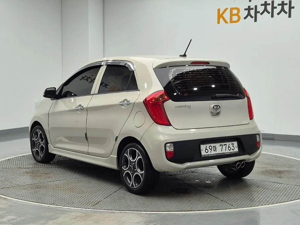 Kia Morning 2011 photo 2