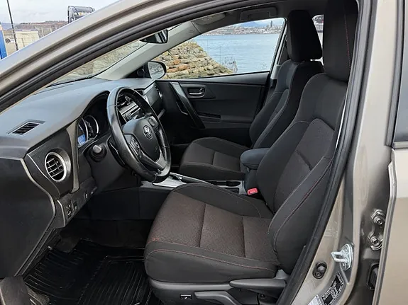 Toyota Auris 2013 photo 5