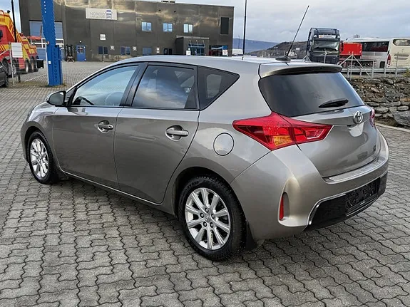 Toyota Auris 2013 photo 4