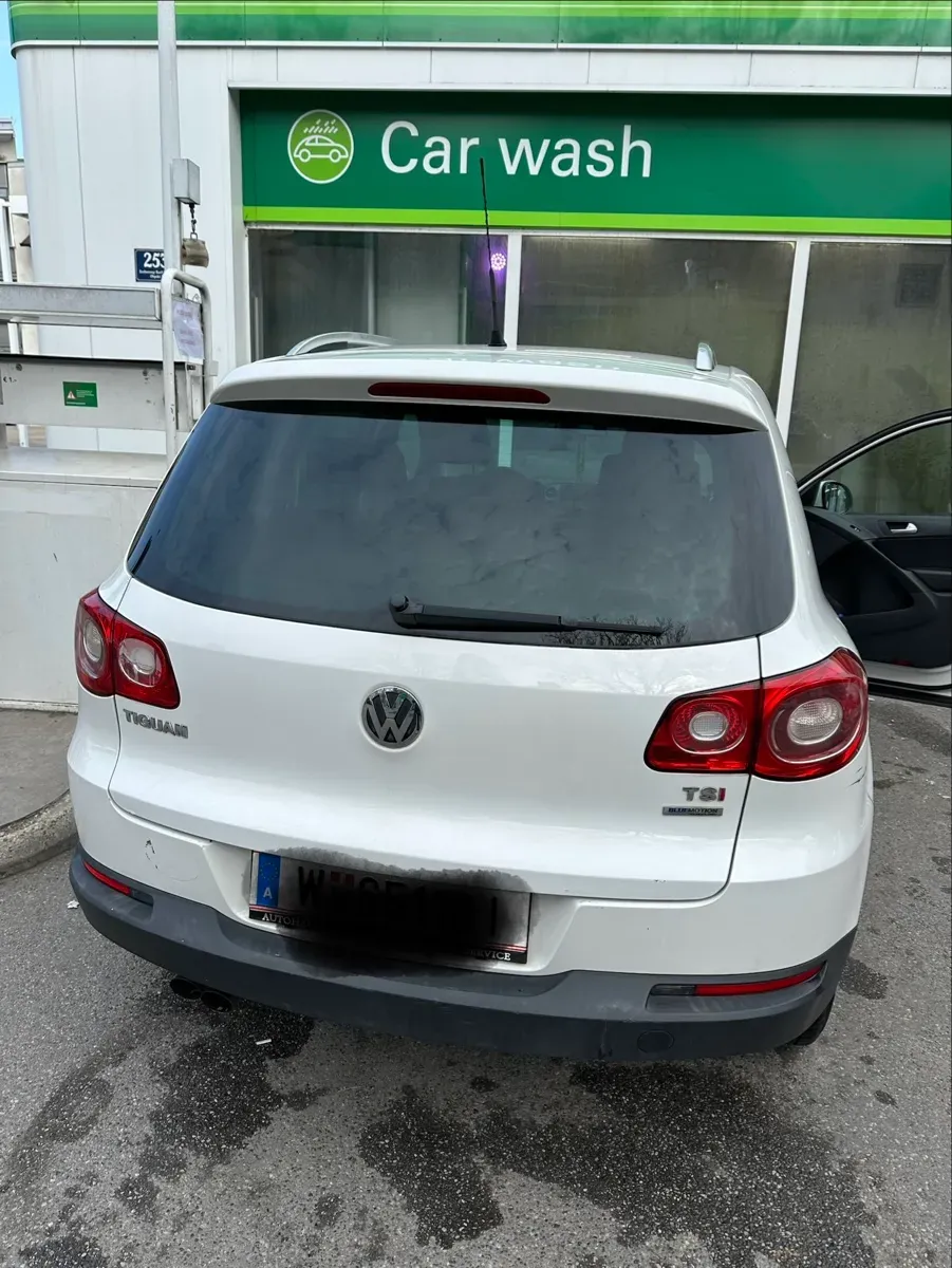 Volkswagen Tiguan 2011 photo 2
