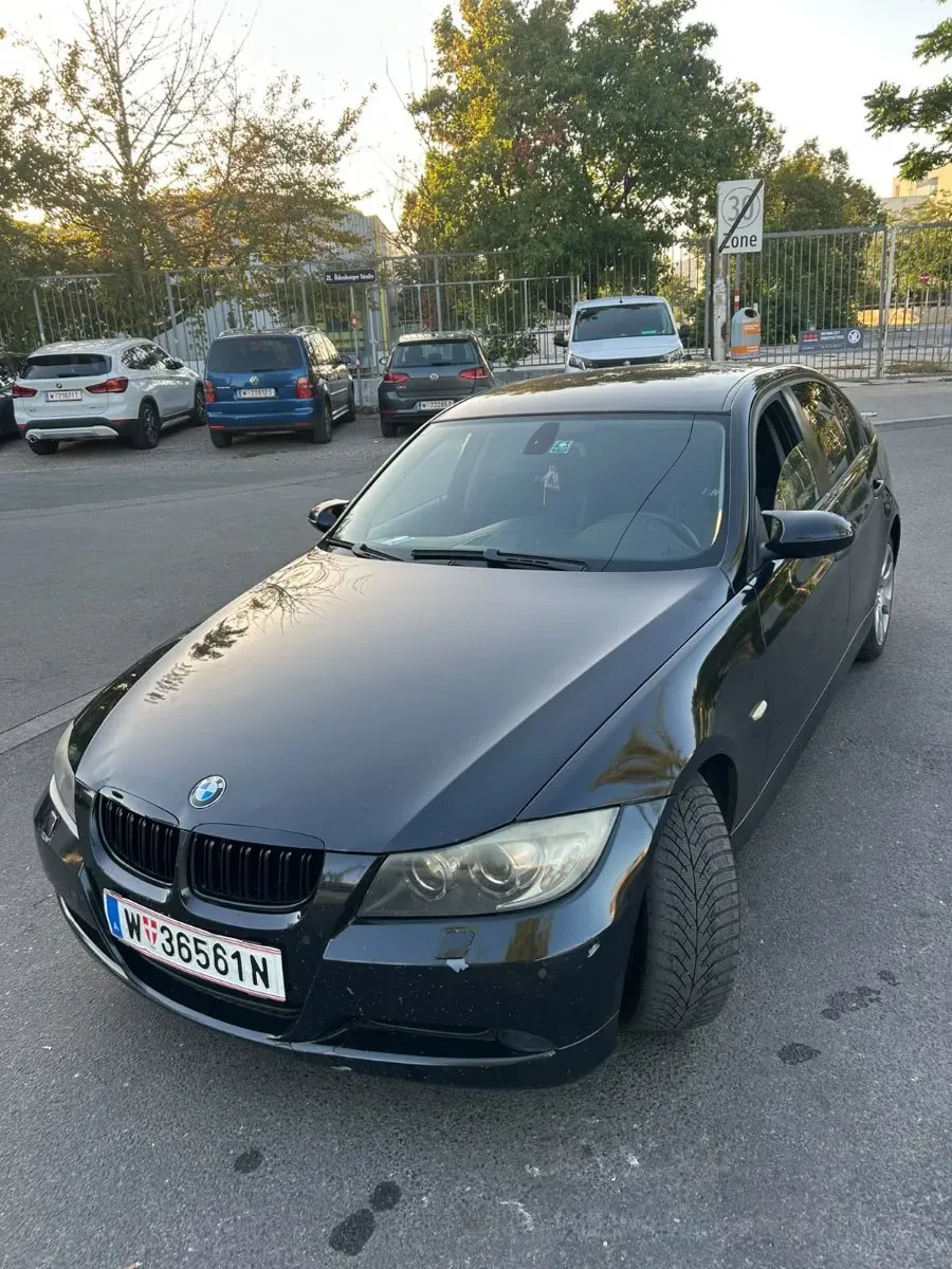 BMW 3 Series 2005 photo 2