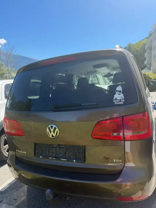 Volkswagen Touran 2011 photo 3
