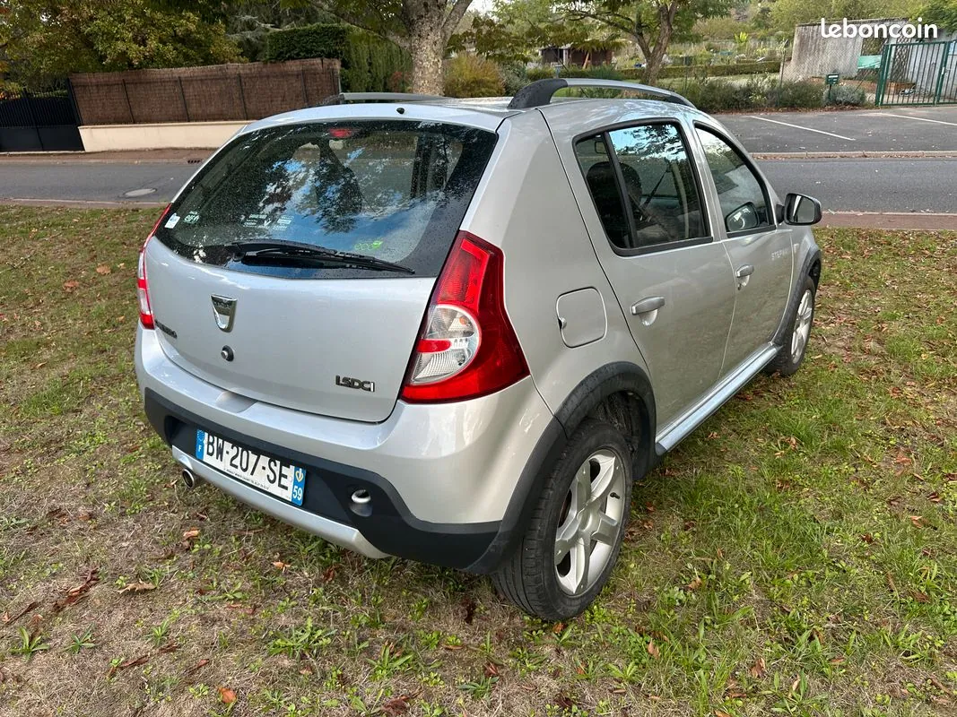 Dacia Sandero 2011 photo 3