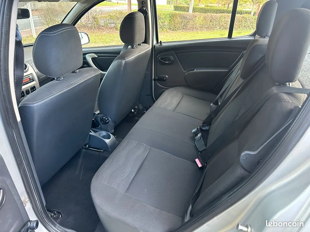 Dacia Sandero 2011 photo 5