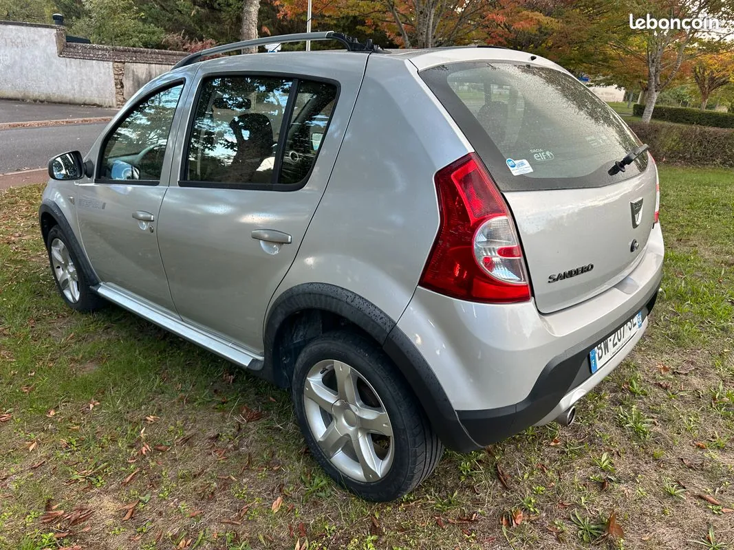 Dacia Sandero 2011 photo 2