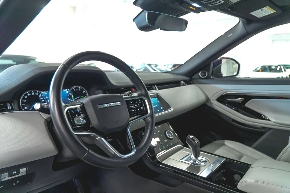 Land Rover Range Rover Evoque 2023 photo 2