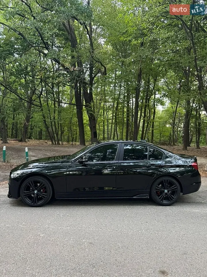 BMW 3 Series 2012 photo 2