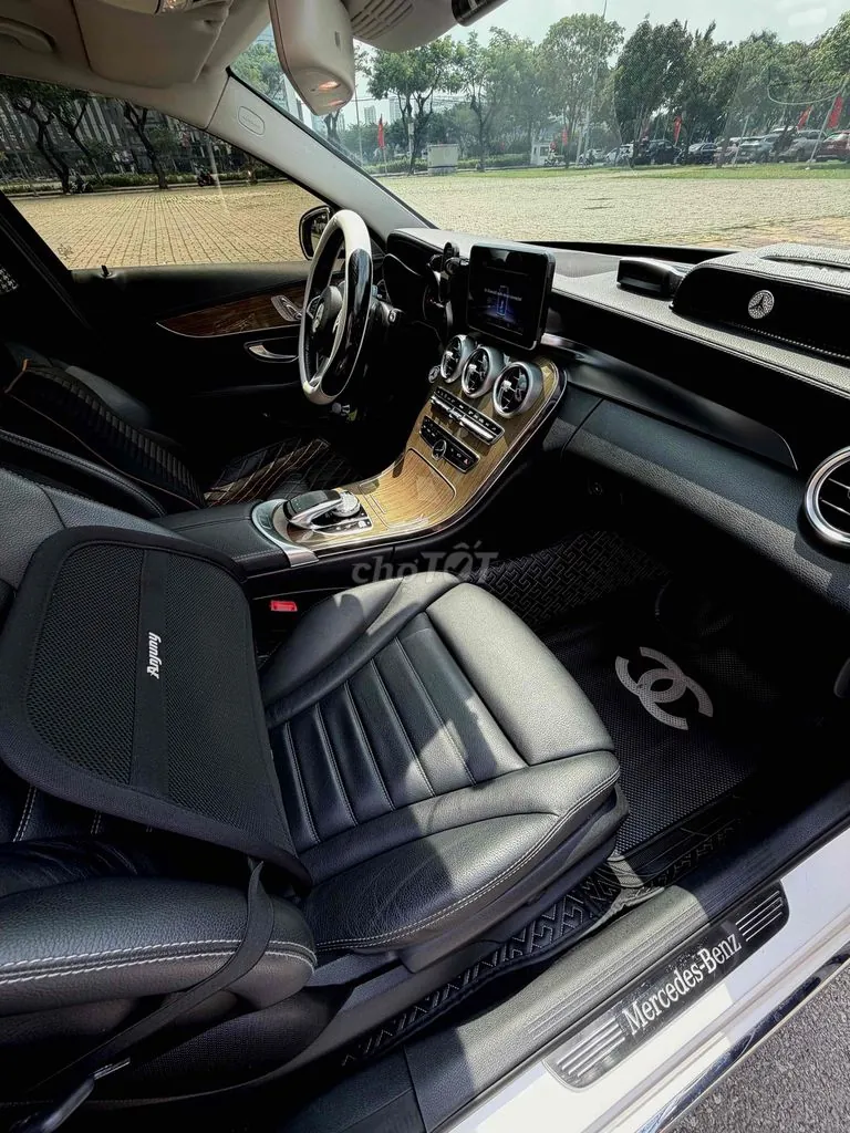 Mercedes-Benz C-Class 2018 photo 4