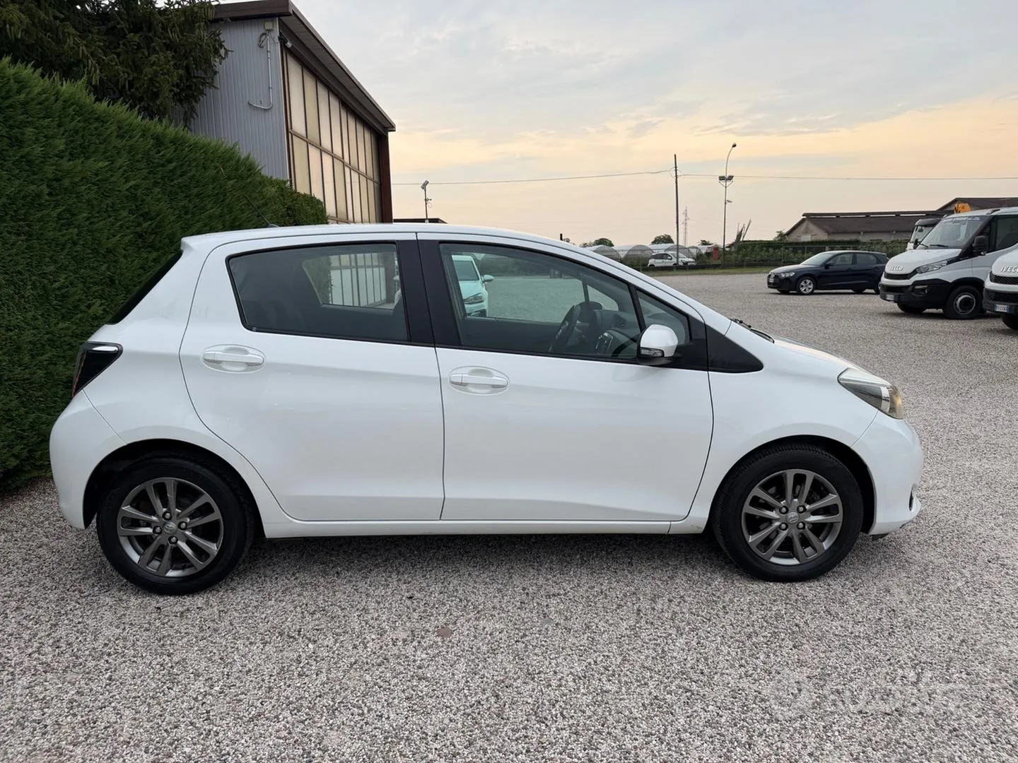 Toyota Yaris 2014 photo 4