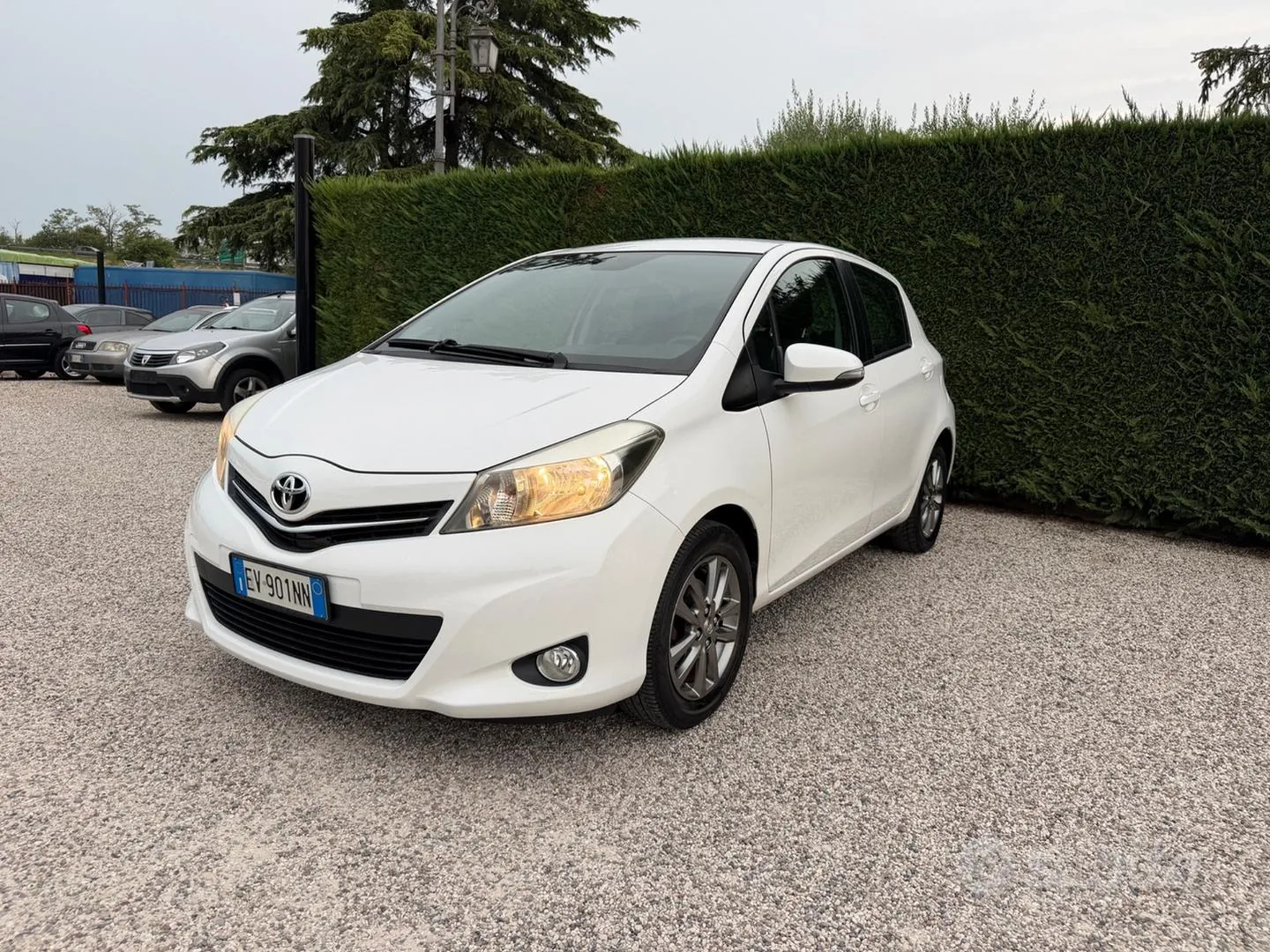 Toyota Yaris 2014 photo 2