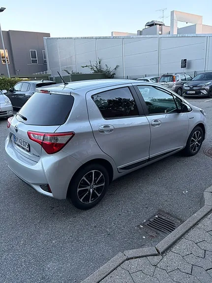 Toyota Yaris 2017 photo 2