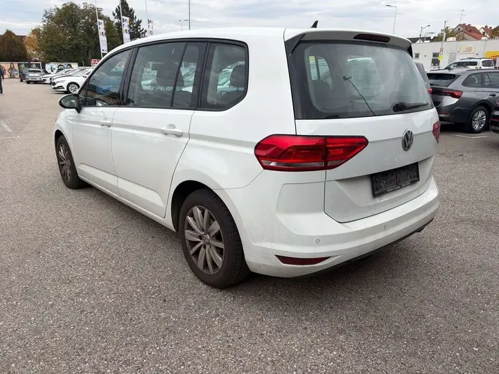 Volkswagen Touran 2017 photo 5