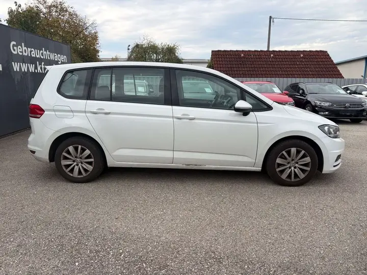 Volkswagen Touran 2017 photo 2