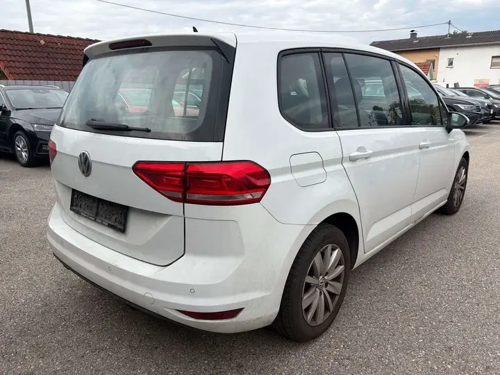 Volkswagen Touran 2017 photo 3