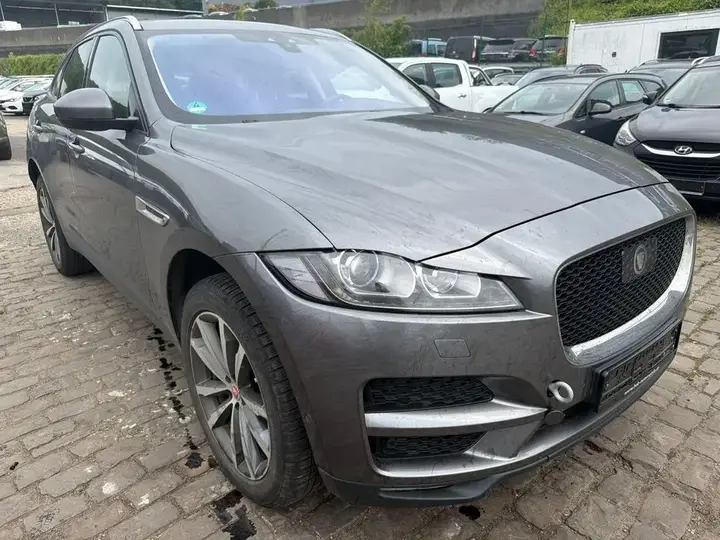 Jaguar F-Pace