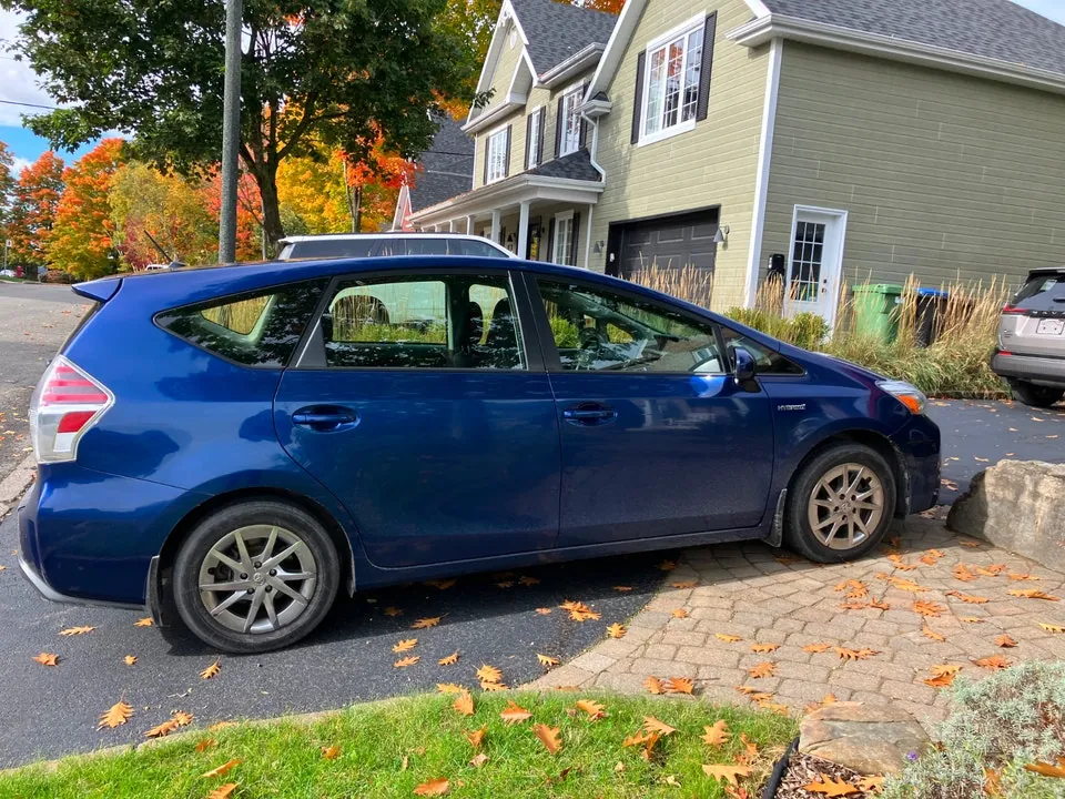 Toyota Prius V