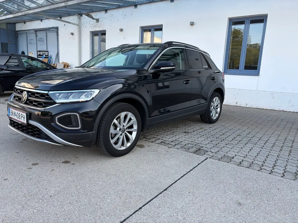 Volkswagen T-Roc 2022 photo 2