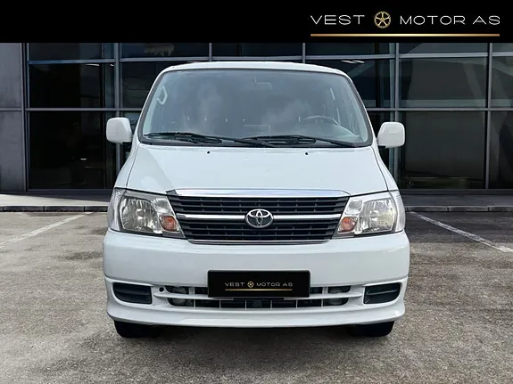 Toyota Hiace 2011 photo 2
