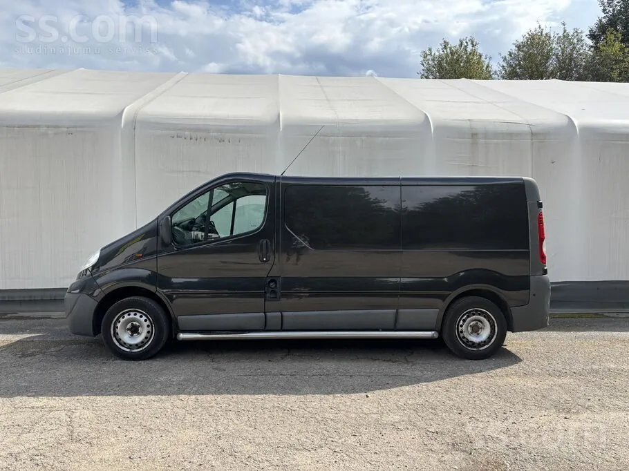 Opel Vivaro 2012 photo 2