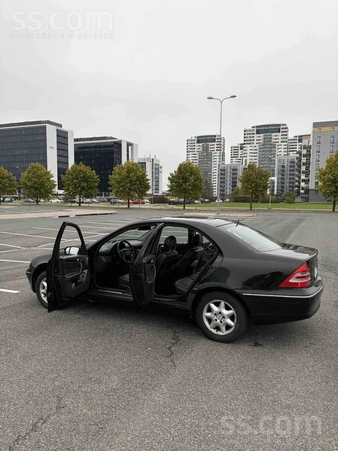 Mercedes-Benz C180 2003 photo 3