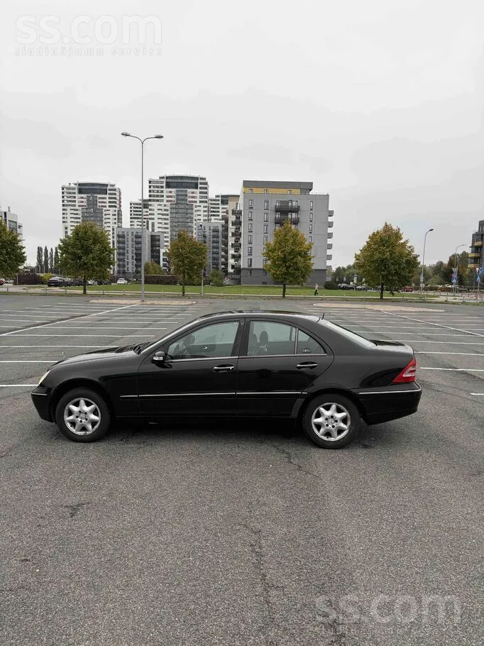 Mercedes-Benz C180 2003 photo 2