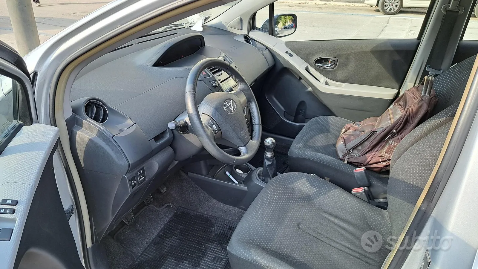 Toyota Yaris 2011 photo 3