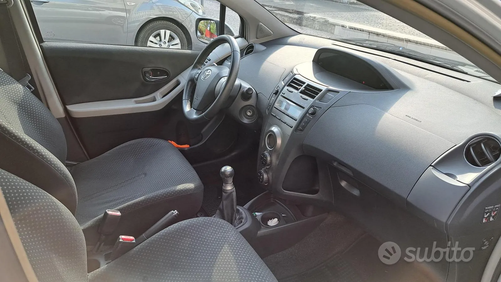 Toyota Yaris 2011 photo 4