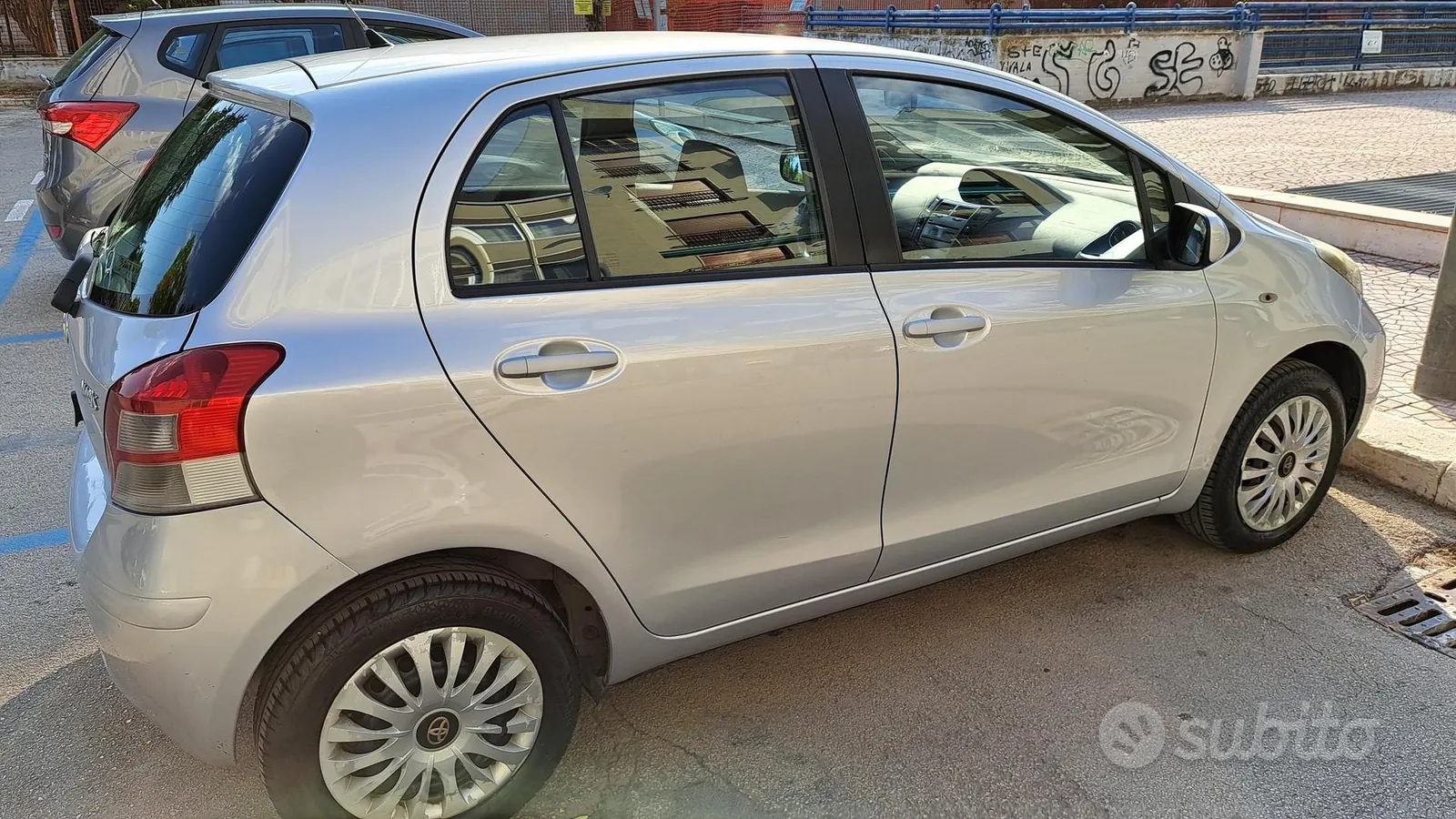 Toyota Yaris 2011 photo 2