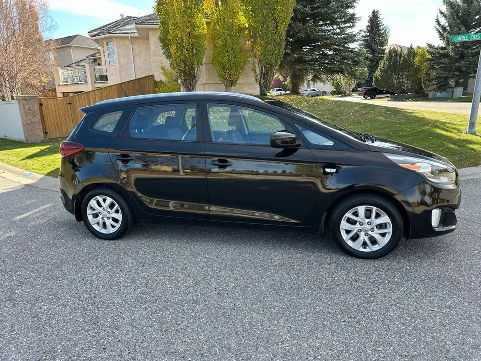 Kia Rondo 2017 photo 2