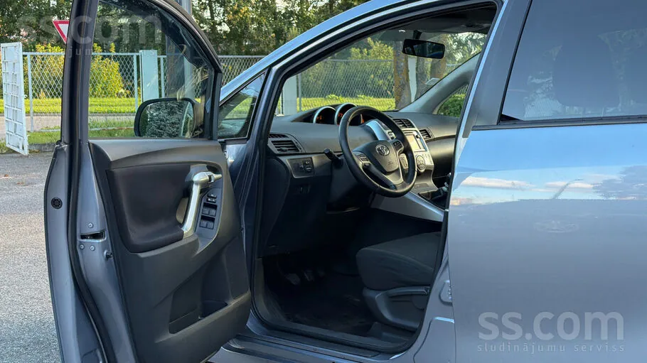 Toyota Verso 2012 photo 4