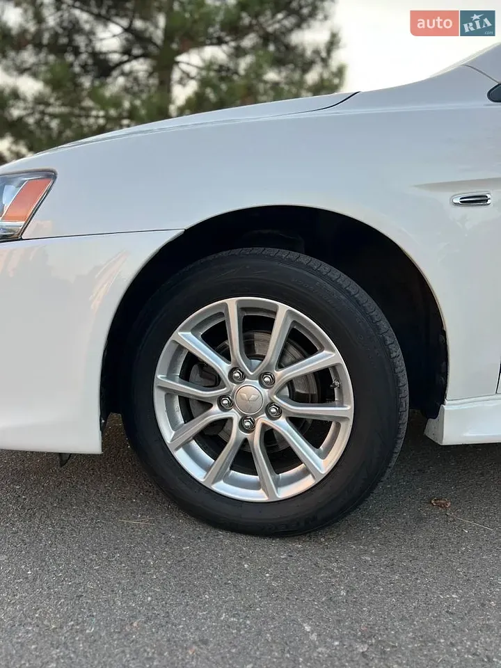 Mitsubishi Lancer 2015 photo 4