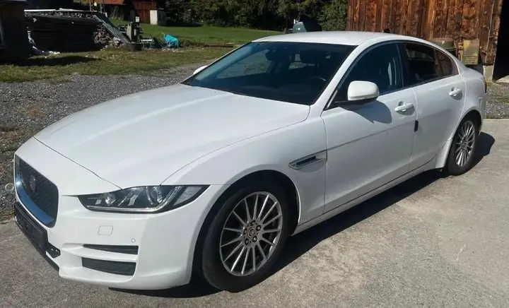 Jaguar Xe