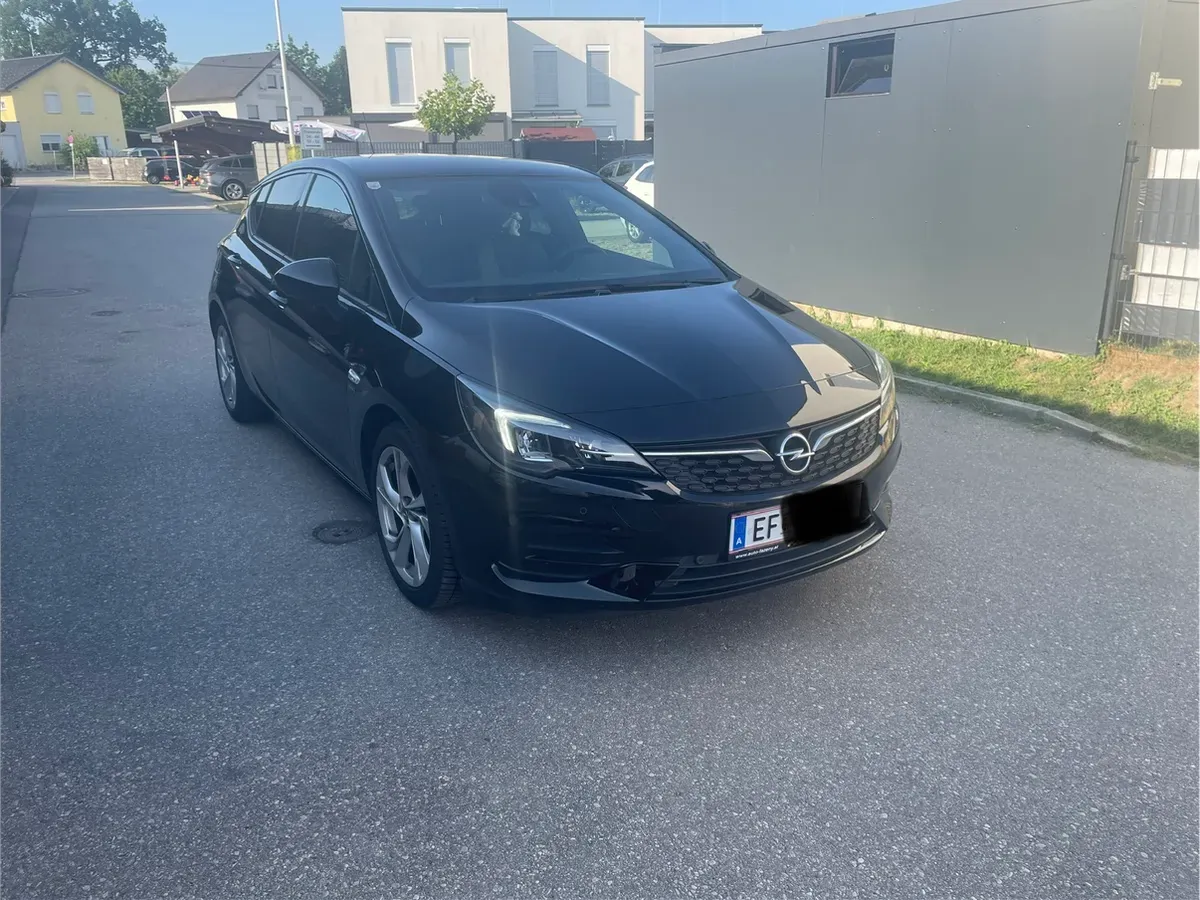 Opel Astra 2020 photo 2