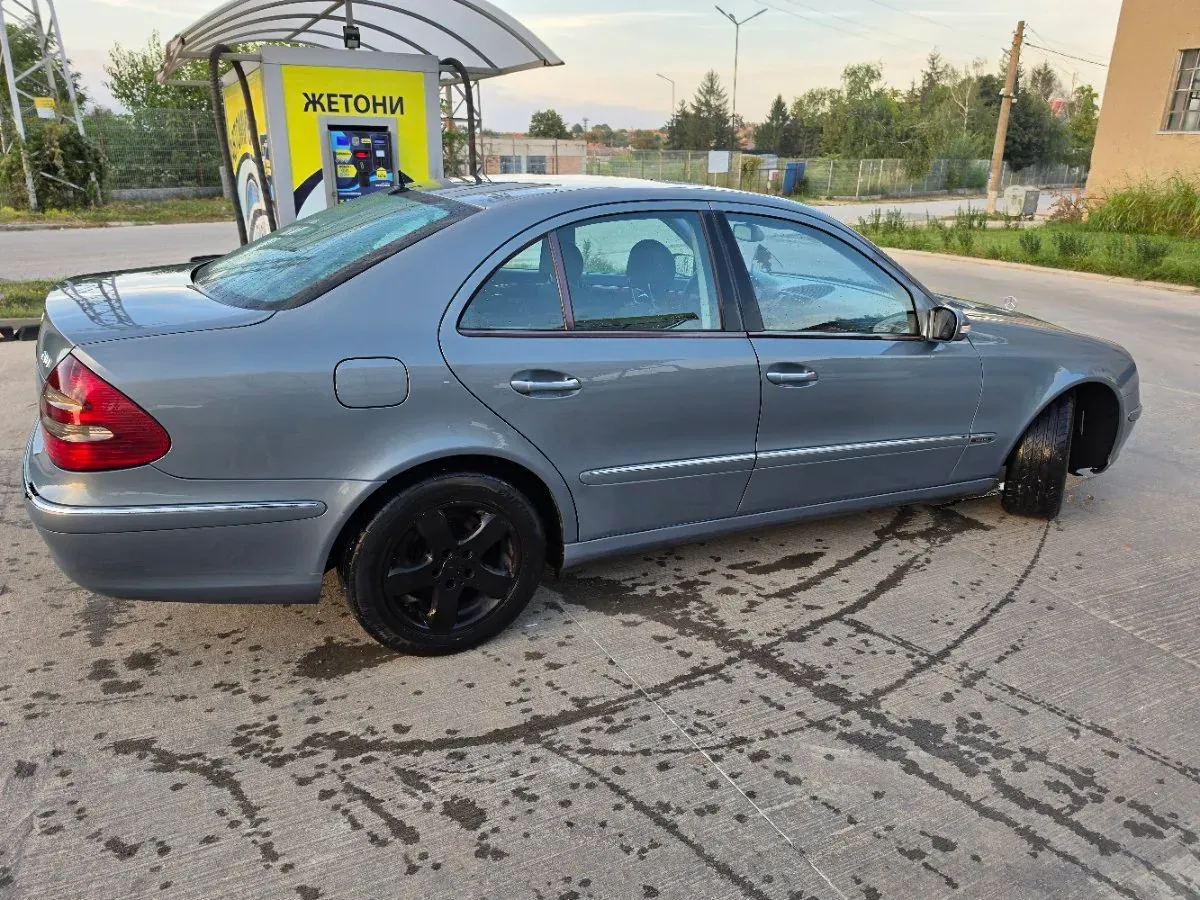 Mercedes-Benz E-Class 2004 photo 3