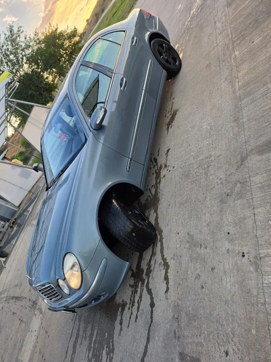 Mercedes-Benz E-Class 2004 photo 2