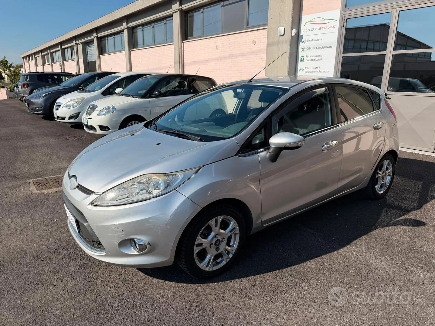 Ford Fiesta 2011 photo 2