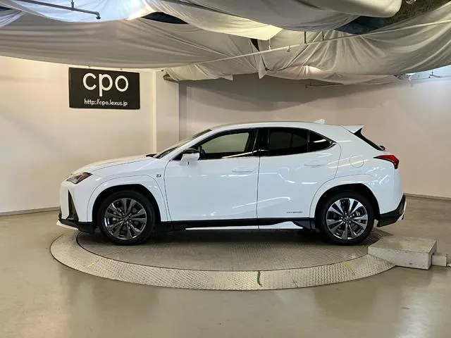 Toyota Ux250H F-Sport 2021 photo 4