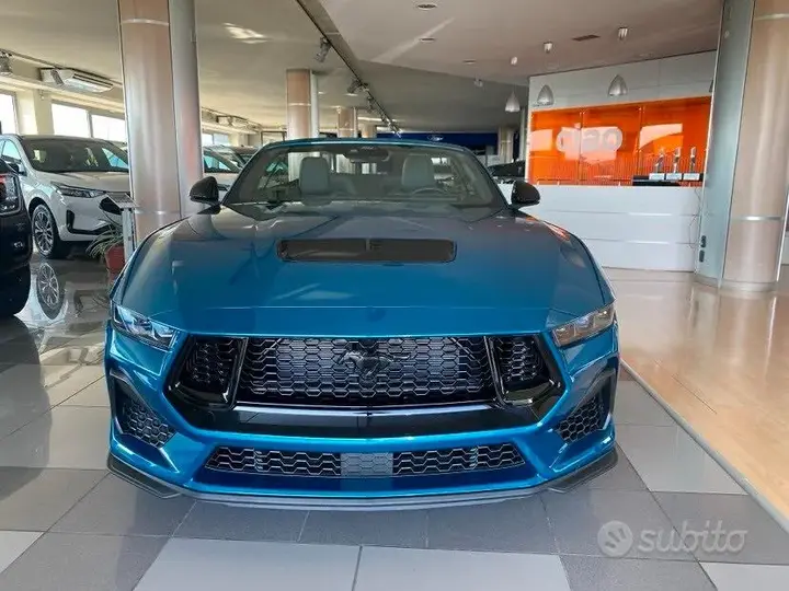 Ford Mustang photo 2