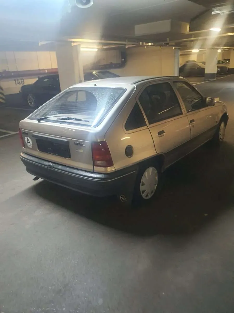 Opel Kadett 1989 photo 3