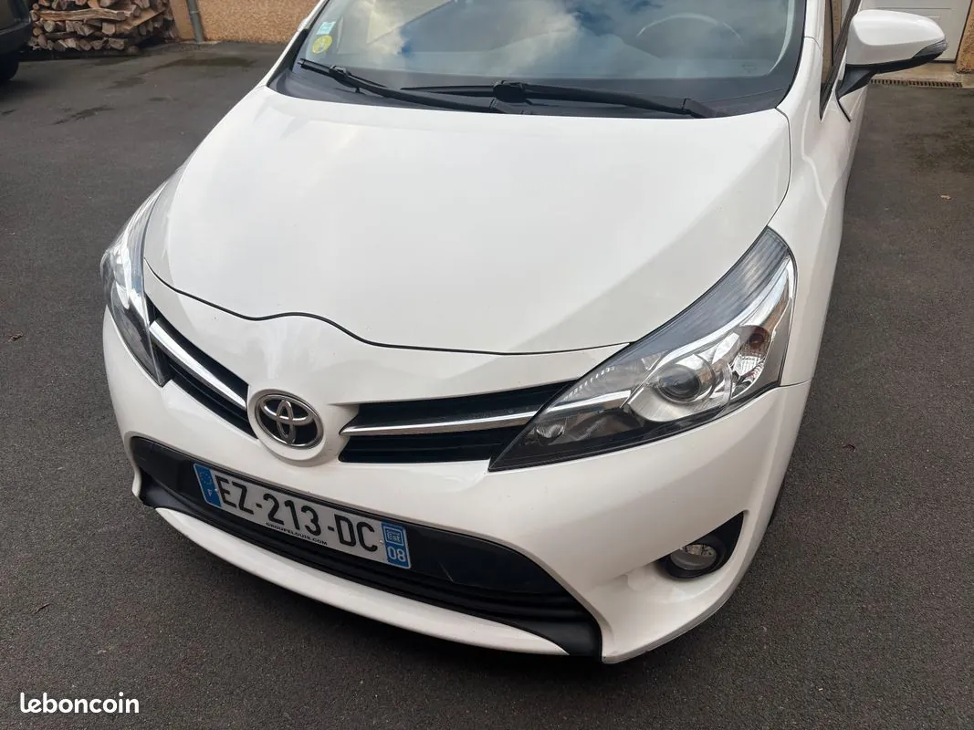 Toyota Verso 2018 photo 3