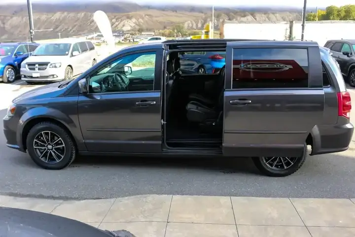 Dodge Grand Caravan 2016 photo 3