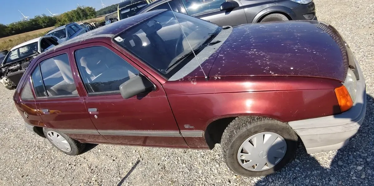 Opel Kadett 1990 photo 3