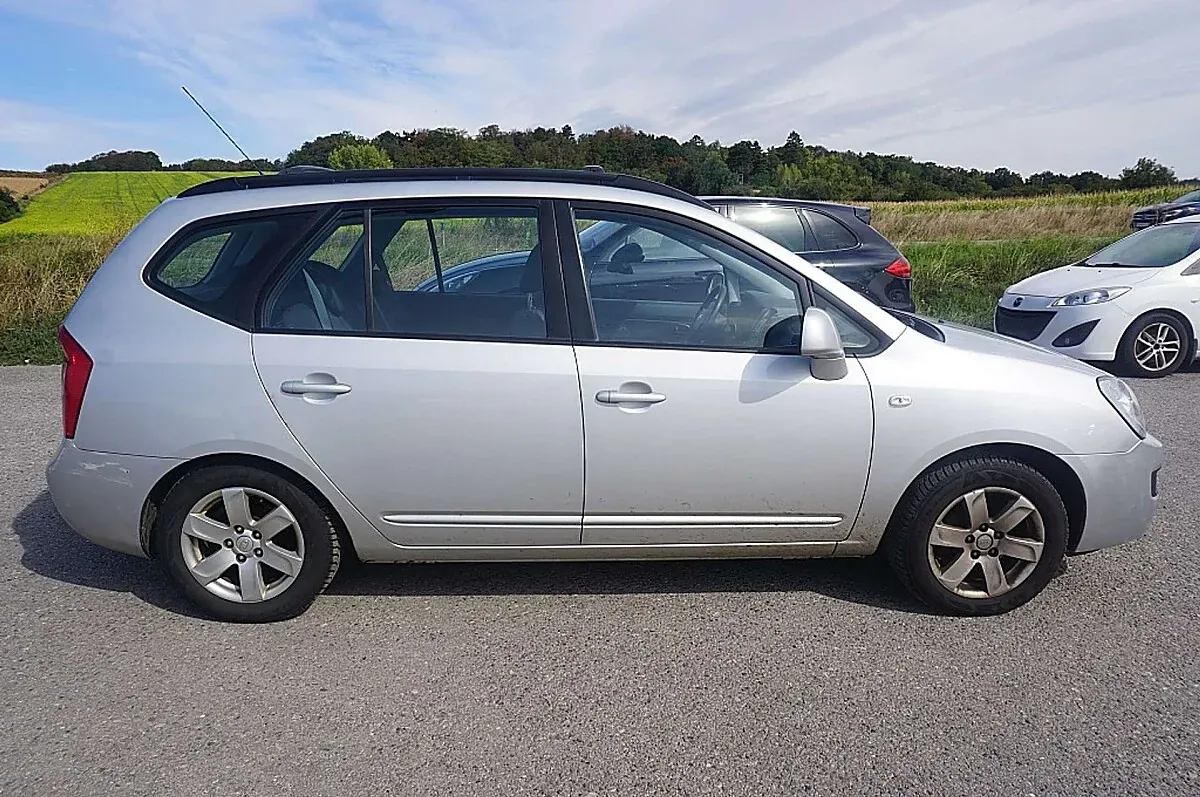 Kia Carens 2009 photo 3