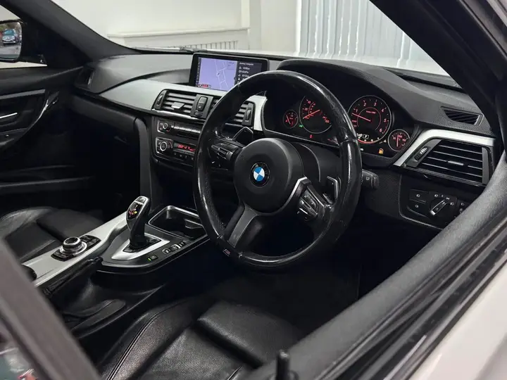 BMW 3 Series 2012 photo 2
