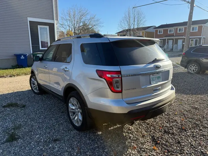 Ford Explorer 2014 photo 2