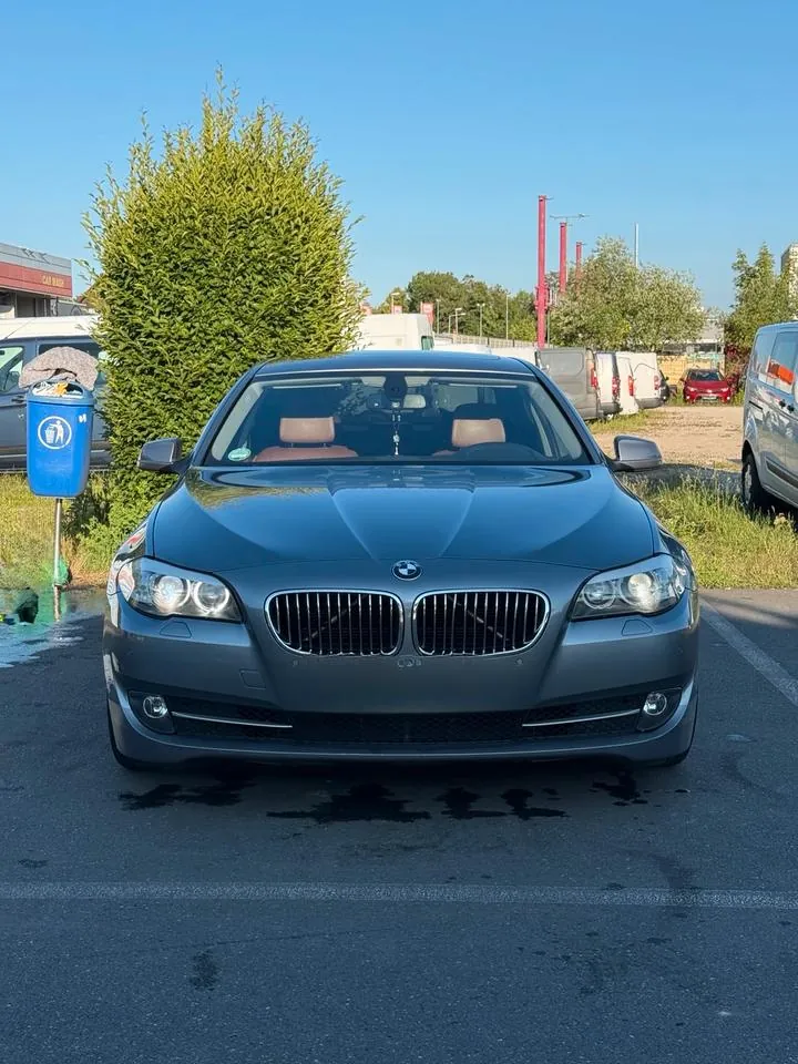 BMW 523I